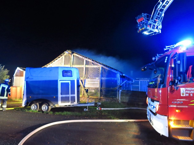 FW-WRN: Brand einer Stallung durch Pyrotechnik verhindert