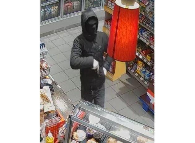 POL-NMS: 20260707-1-PDNMS-Öffentlichkeitsfahndung nach drei Überfällen auf Tankstellen in Schenefeld, Stafstedt und Hohenwestedt