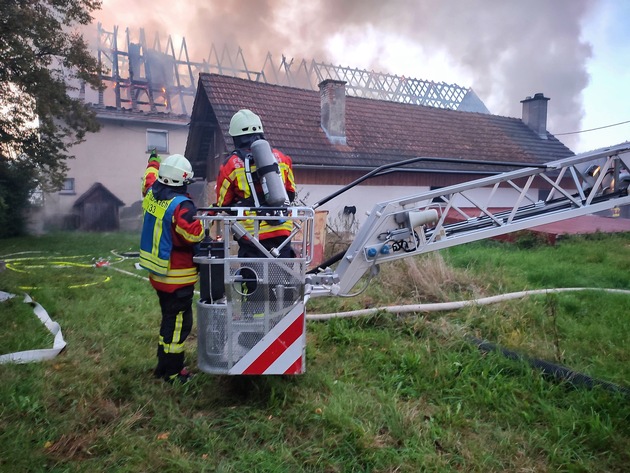 FW Stockach: Überlandhilfe zum Gebäudebrand in den Bodenseekreis