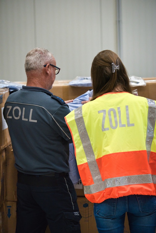 HZA-AC: Aachener Zoll stellt tonnenweise gefälschte Textilien sicher - Originalwarenwert 1,4 Millionen Euro