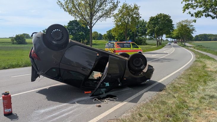 POL-STD: Mercedes in Buxtehude entwendet, Vorfahrt missachtet und Auto auf dem Dach gelandet