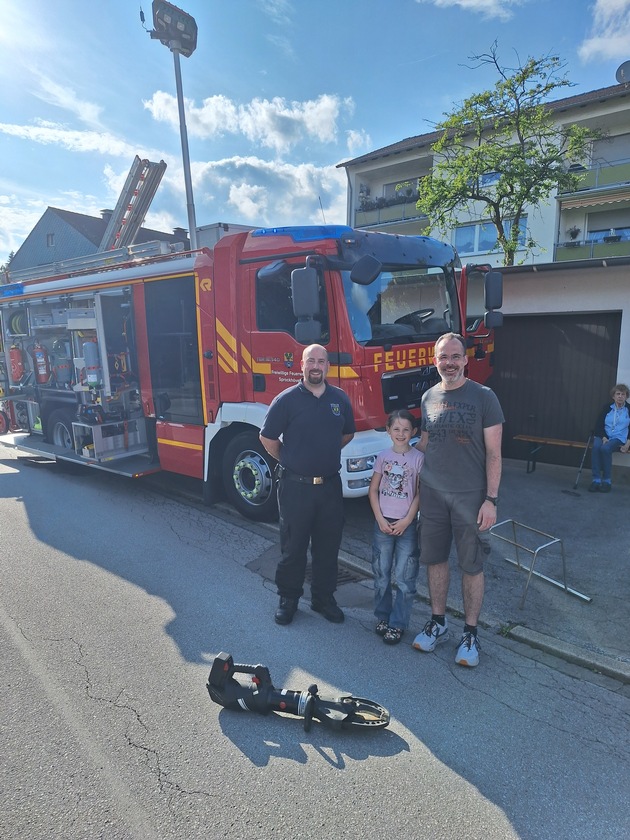 FW-EN: Feuerwehr geht auf Bevölkerung zu