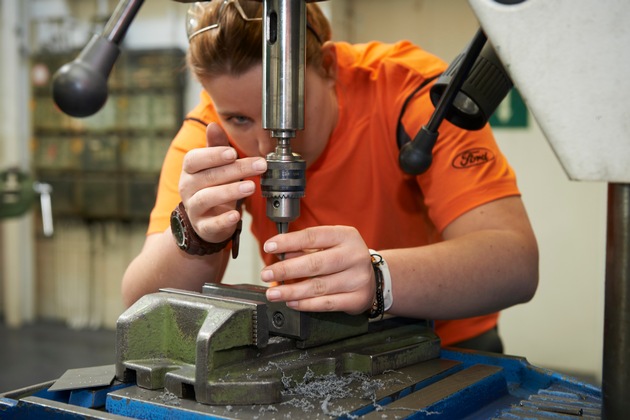 Von Forschung und Entwicklung bis hin zur Produktion / Ford gewährt bei Girls&#039; Day einen Blick hinter die Kulissen (FOTO)