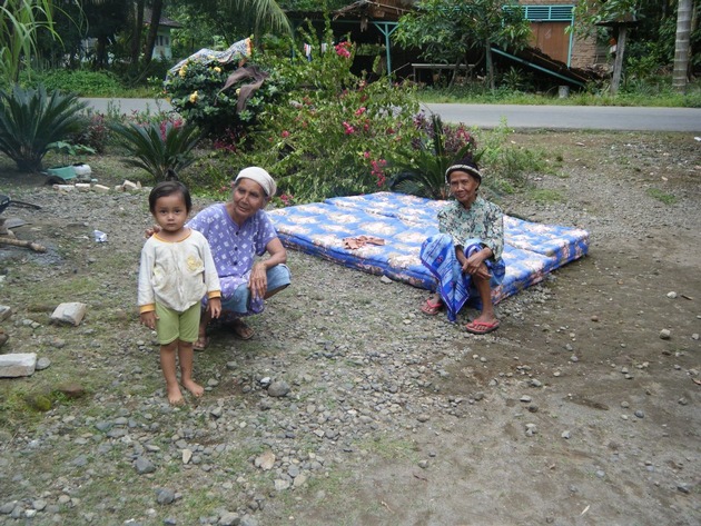 Erdbeben Sumatra: Größte Schäden auf dem Land / Caritas-Mitarbeiter berichten von vollkommen zerstörten Dörfern, deren Bewohner bislang ganz auf sich gestellt sind (mit Bildmaterial)