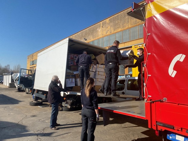 FW-OG: Ukraine-Krise: Feuerwehr Offenburg übernimmt Weitertransport von Hilfsgütern für das Krisengebiet