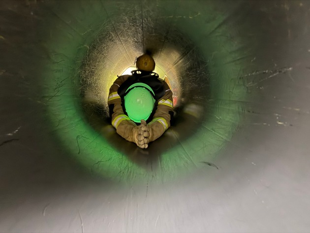 FW Weinheim: Belastung unter Druck-Feuerwehrleute in der Atemschutzstrecke