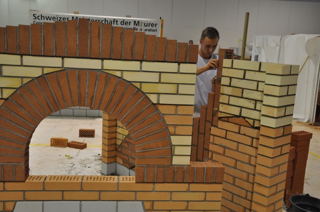 Schweizerischer Baumeisterverband: Kevin Hofer ist Schweizermeister 2016 der Maurer