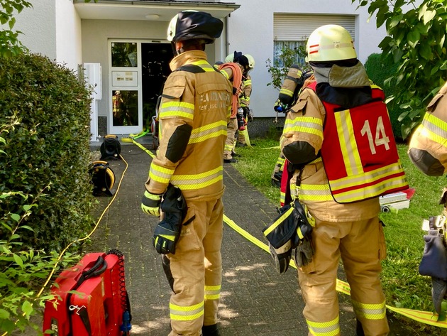 FW-GL: Wohnungsbrand in Mehrfamilienhaus im Stadtteil Paffrath von Bergisch Gladbach