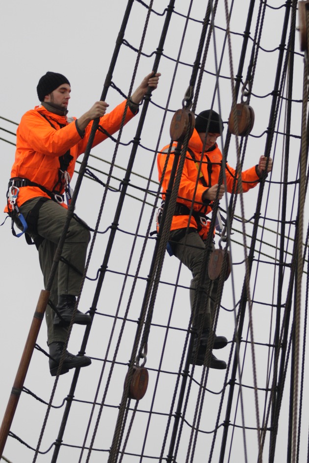 Segel setzen mit Kurs Atlantik - Das Segelschulschiff &quot;Gorch Fock&quot; startet zur 163. Auslandsausbildungsreise (FOTO)