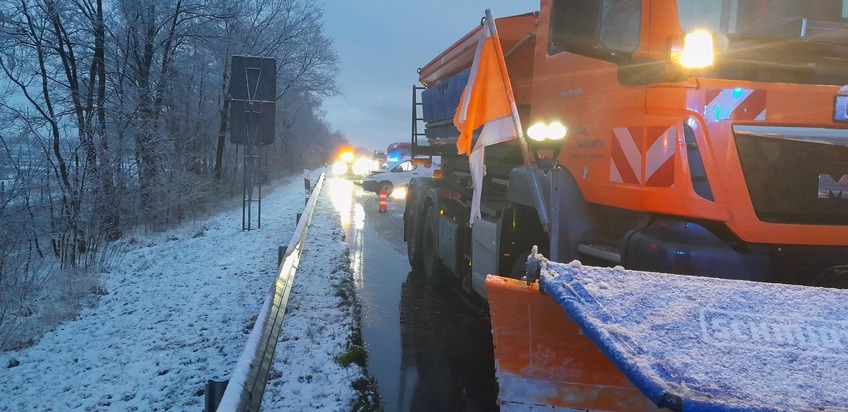 FW Bremerhaven: Feuerwehr Bremerhaven rückt zu zwei Verkehrsunfällen auf der Bundesautobahn 27 aus