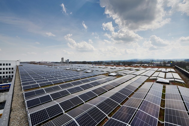 Lidl construit une installation photovoltaïque aussi grande que 3 terrains de football / 4 millions de kWh : approvisionnement de 1500 foyers par an