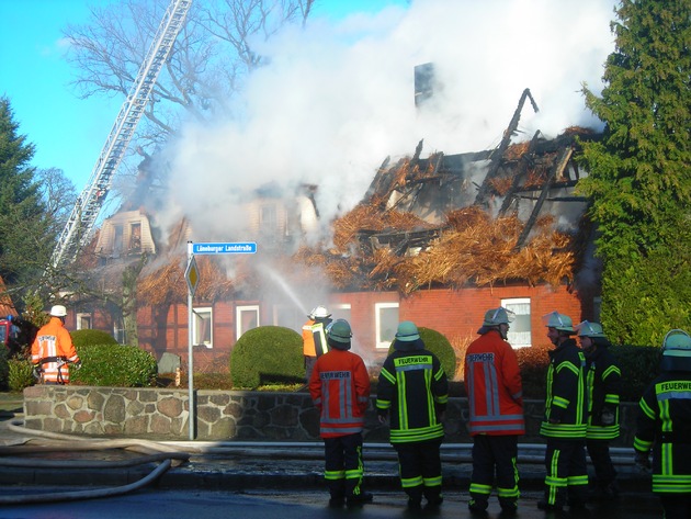 POL-WL: Garlstorf - Brand zerstört Reetdachhaus