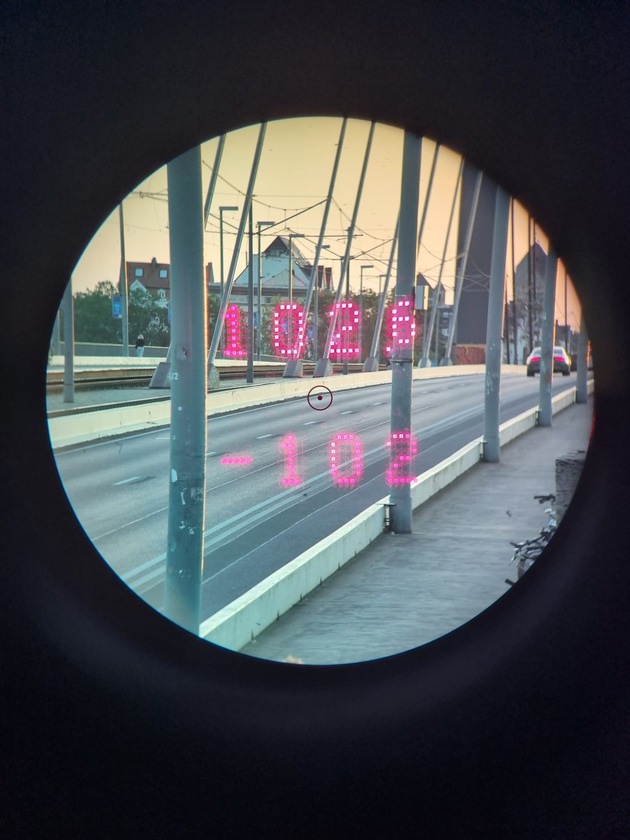 POL-D: Laserkontrollen auf der Oberkasseler Brücke - 40 Anzeigen in 2 ½ Stunden - Trauriger Rekord: 102 Stundenkilometer - Fotos