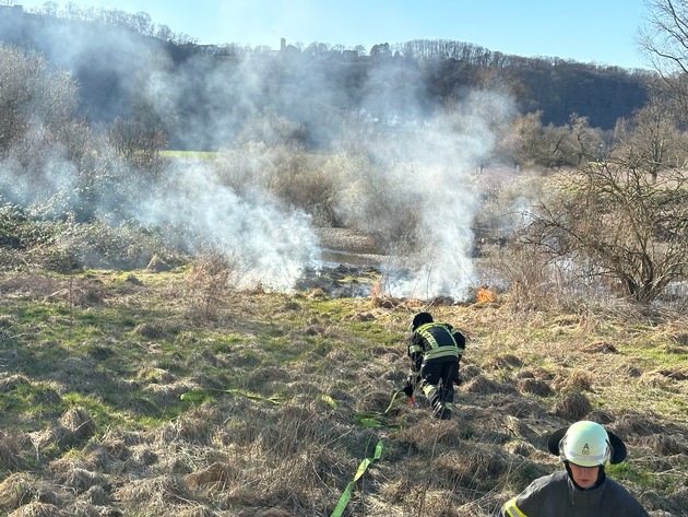 FW-EN: Flächenbrand und Verkehrsunfall zum Wochenbeginn