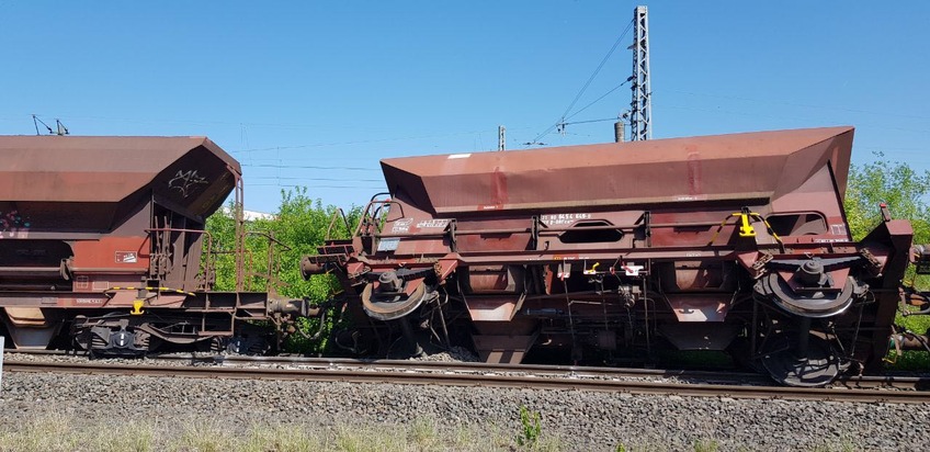 BPOL-KS: Hoher Sachschaden - Güterzug bei Kirchhain teilweise entgleist