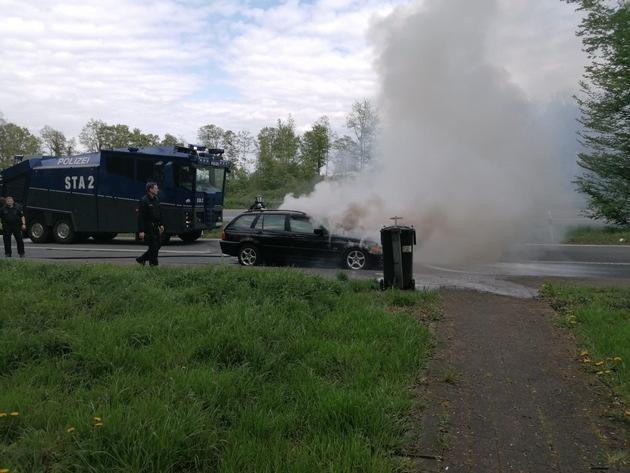 POL-COE: Ascheberg, Herbern, Parkplatz Westerwinkel/Bundespolizei hilft bei Löscharbeiten