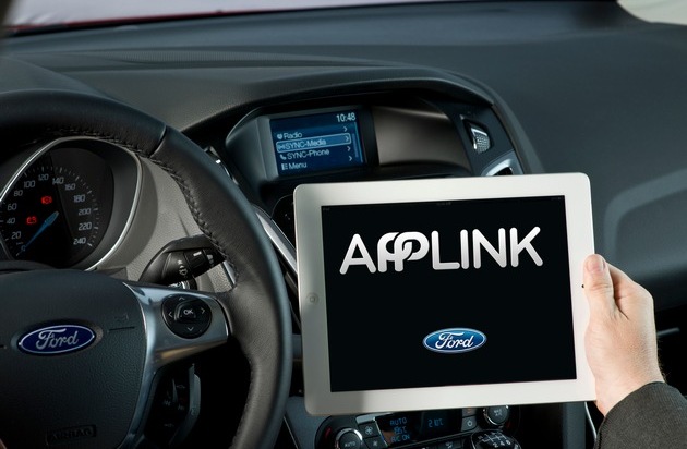 Ford-Werke GmbH: Ford SYNC AppLink mit neuer Parkplatz- und Radio-App; Start der "EcoSport Live!"-Online-Kampagne (FOTO)