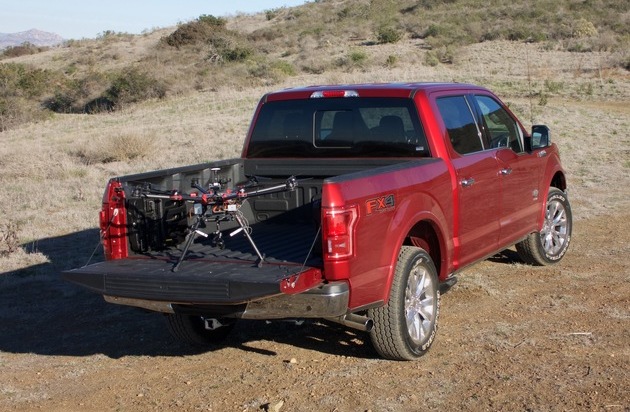 Ford-Werke GmbH: Ford fördert Entwicklung von Drohnen-Fahrzeug-Konzepten für schnellere Notfallhilfe bei Katastrophen (FOTO)