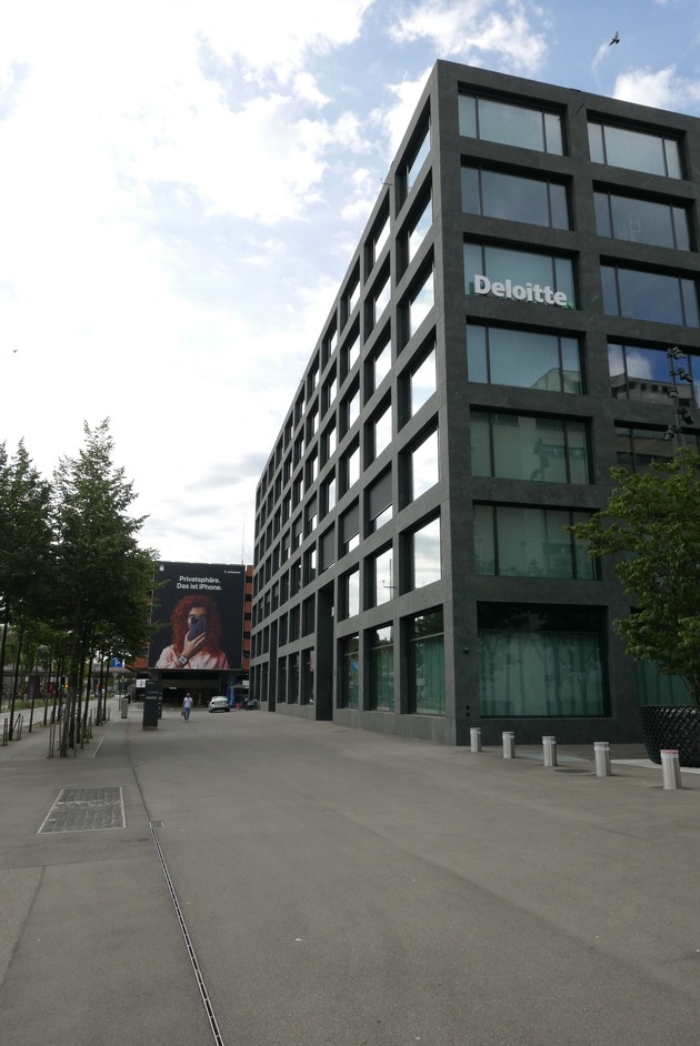 Medienmitteilung: Lebendiges Zentrum Hardbrücke statt sterile Bürogebäude