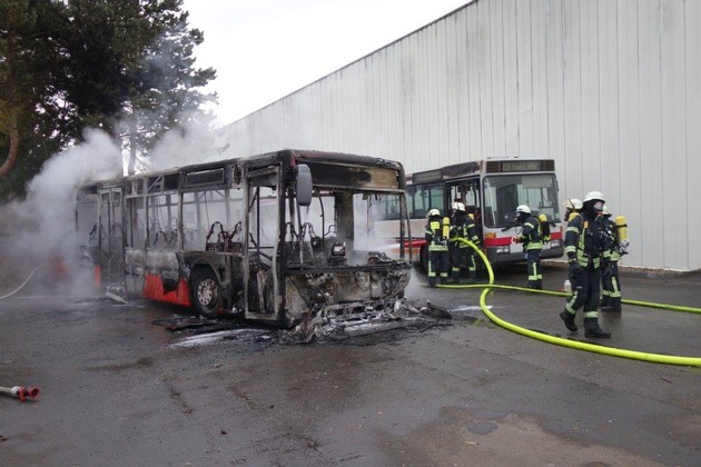 POL-PPMZ: Brand eines Linienbusses
