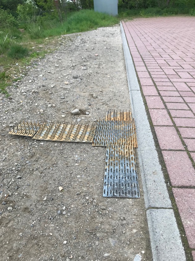 POL-PPRP: Ludwigshafen - Nagelplatten am Feldwegrand ausgelegt
