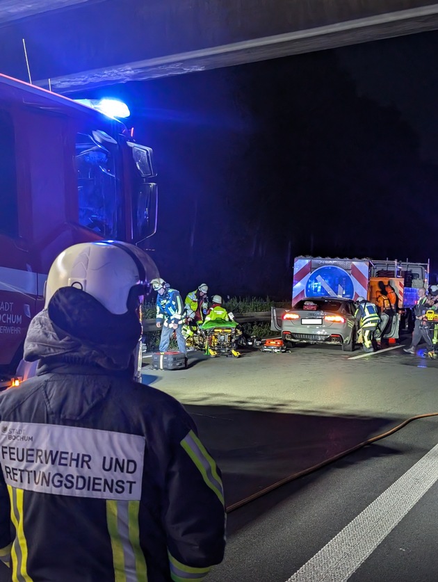 FW-BO: Zwei sehr schwere Verkehrsunfälle in der Nacht zum Samstag in Bochum