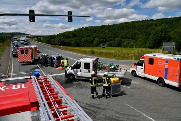 FF Olsberg: Verkehrsunfall mit 3 Verletzten am Autobahnzubringer Olsberg