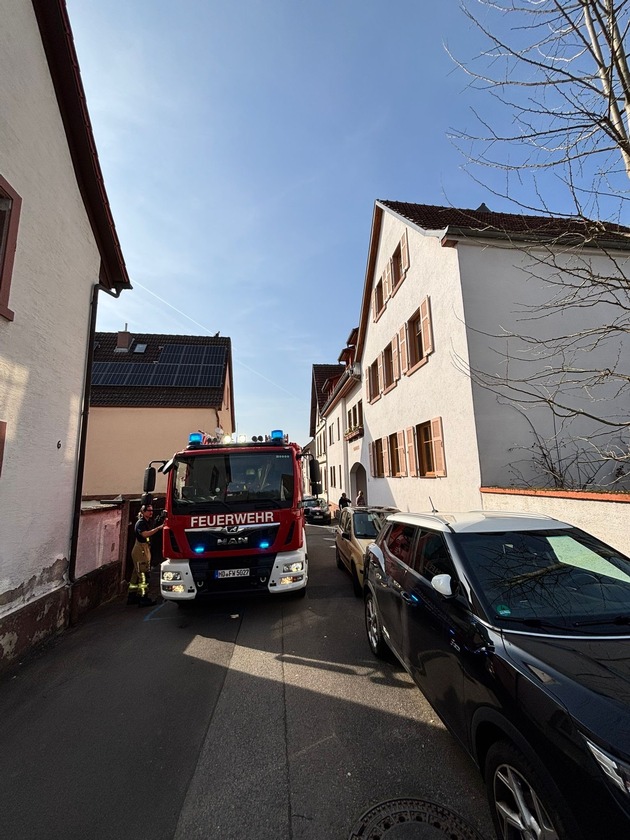 FW Weinheim: Feuerwehr Weinheim beseitigt Wasserschaden in der Hintergasse