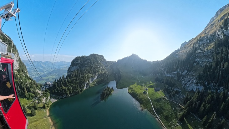 Jochen Schweizer Monthly // Inside Abenteuer Vol. 7 – Freier Fall: Bungeesprung aus der Gondel