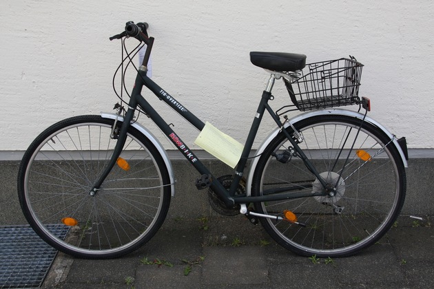 POL-HM: Mutmaßliche Fahrraddiebe angetroffen - Polizei sucht Eigentümer der sichergestellten Fahrräder