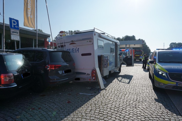 FW Ratingen: Verkehrsunfall auf dem Rastplatz Hösel mit vier verletzten Personen