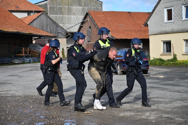 POL-NOM: Erfolgreiche Großübung von Rettungsdienst und Polizei