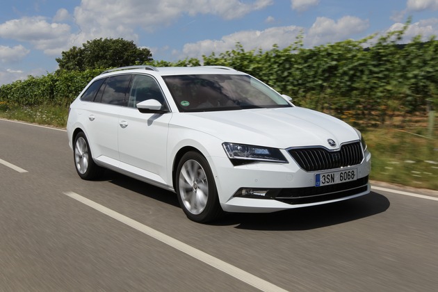 SKODA zum 7. Mal als Sponsor des Radsport-Klassikers &apos;Rund um Köln&apos; im Einsatz (FOTO)