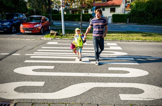 HUK-COBURG: Schulweg: Sicherheit hat Vorfahrt