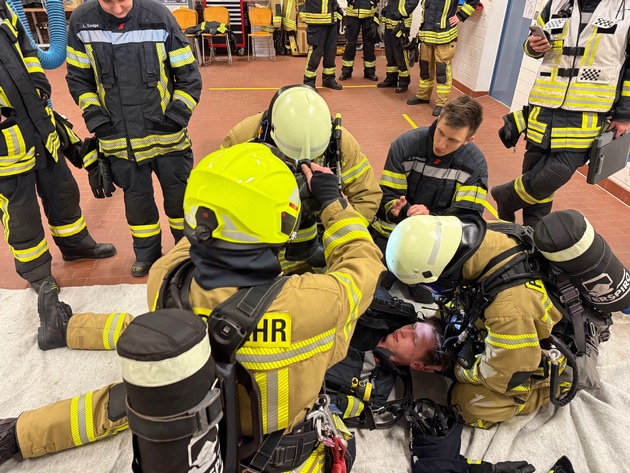 FW-OLL: Gemeindeatemschutzübung in Havekost nach neuem Konzept - Ausbildung im Vordergrund