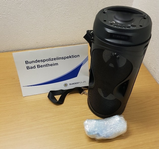 BPOL-BadBentheim: Drogen im Wert von 16.000 Euro in Musikbox versteckt / Drogenschmuggler in Untersuchungshaft