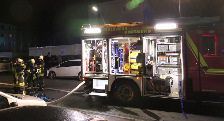 FW-DO: Mehrere Personen von Feuerwehr bei Kellerbrand gerettet