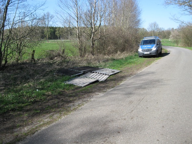 POL-SE: Lentföhrden:  Polizei bittet um Zeugenhinweise zu aufgefundenen Asbestplatten