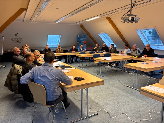 FW-EN: Klausurtagung an der Mosel - Leitungen der Feuerwehren, Kreisbrandmeister und Präsidium des Kreisfeuerwehrverbandes EN stimmten sich ab