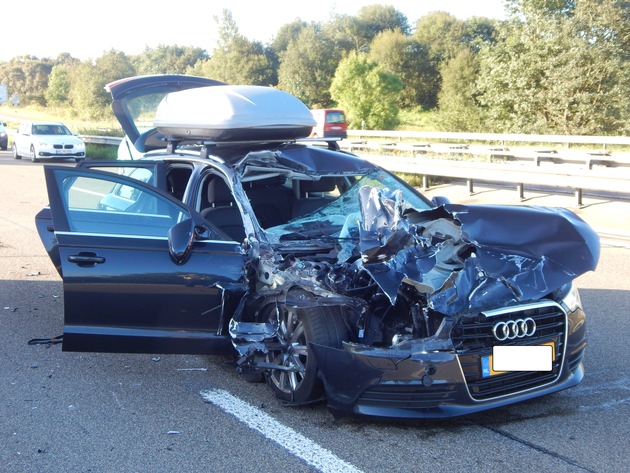 POL-VDKO: Verkehrsunfall mit drei leichtverletzten Personen.