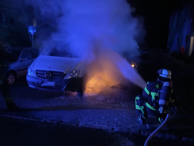 FW-DO: Nächtlicher Fahrzeugbrand in Hombruch