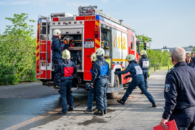FW Dinslaken: Finale Ausgabe: Feuerwehren aus dem Kreis Wesel messen sich zum letzten Mal in Dinslaken