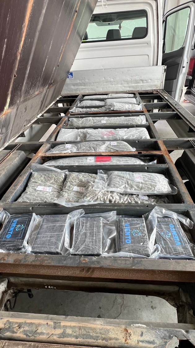 HZA-K: Kölner Zoll findet rund 5,5 Kilogramm Kokain und mehr als 63 Kilogramm Marihuana in Schmugglerfahrzeug / Straßenverkaufswert von rund einer Million Euro