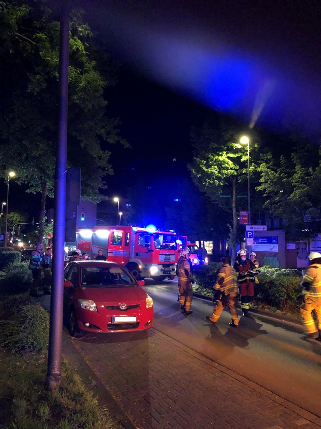 FW-GL: Brand in Wohn- und Pflegekomplex im Stadtteil Refrath von Bergisch Gladbach