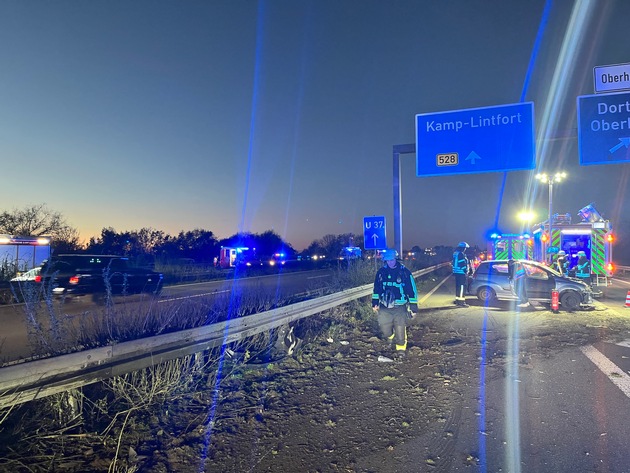 FW Moers: Mehrere Unfälle auf der A57 am Sonntagabend / Verletzte Personen