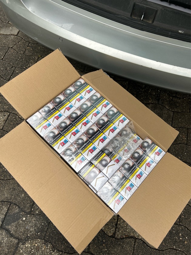 HZA-BI: Bielefelder Zoll zieht 150.000 Schmuggelzigaretten aus dem Verkehr/Zigarettenschmuggler auf der A44 nahe Anröchte gestoppt