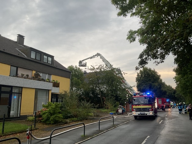 FW-DO: Dachstuhlbrand nach Blitzeinschlag in Eving