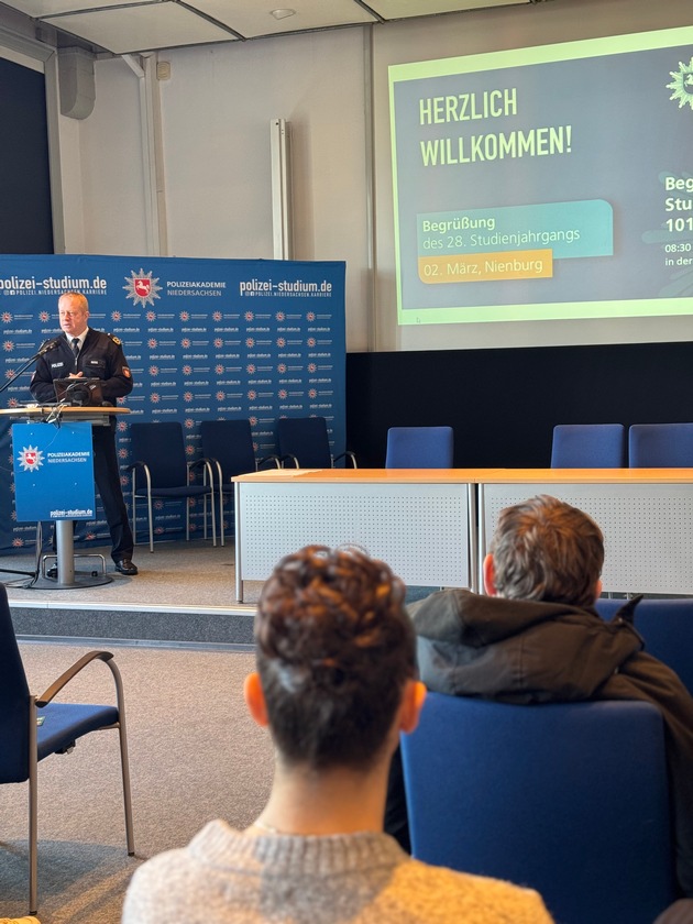 POL-AK NI: 200 neue Studierende starten an der Polizeiakademie Niedersachsen