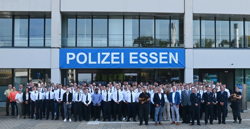 POL-E: Essen/Mülheim an der Ruhr: Polizeipräsidium Essen freut sich über 147 neue Kolleginnen und Kollegen sowie tierische Verstärkung