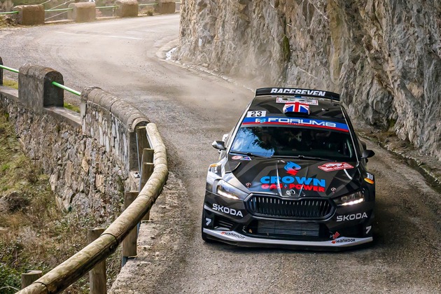 Rallye Japan: Škoda Fabia RS Rally2 Crew strebt WRC2 Challenger-Gesamtführung an